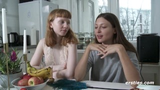 Ersties Bonnie & Talia Keren Terug Voor Een Kinky Lesbische Seksvideo