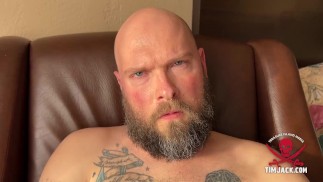 konia w swoim używanym rowerze Jockstrap