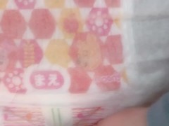 おねしょおむつに、ぐっしょりおしっこ