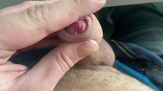Précum de ma petite bite au travail