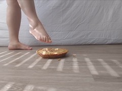Rhubarb Pie - Screenshot 4 of 16 - Stomping