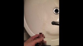 A pervert who gets pleasure from peeing. Hairy Japanese uncircumcised penis pee.