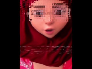 Une Fille Hijabi Faisant Du Porno