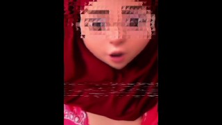 Een hijabi meisje doet porno