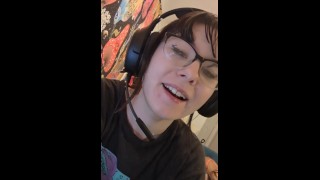 Sexy goth slut dooling and doing ahegao while on mic with friends