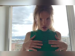 Красивая блондинка позволила снимать её на камеру, пришел в гости не ожидал. - Screenshot 2 of 16 - Teenagers