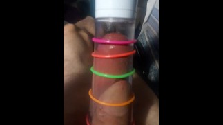 Die Eier werden bis zum Ende der Penispumpe aufgepumpt