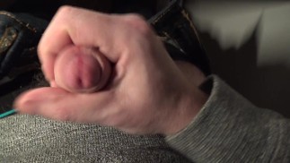 Папа тайком приносит непослушный подарок, пока его дочь на каникулах в учебе