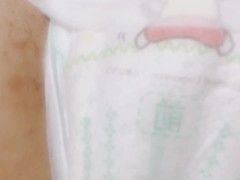 男の、おねしょパンパースおむつに、おしっこ - Screenshot 6 of 16 - おしっこ