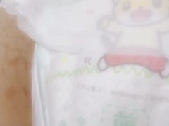 男の、おねしょパンパースおむつに、おしっこ - Screenshot 7 of 16 - Crossdresser