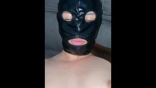Asiatische Herrin mit Maske aus der Schweiz