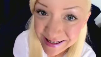 Muschi gefickt kleine Lexy legt sich hin