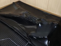 Video 【latex】Kigurumi costumed vacuum bed restraint