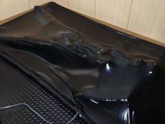【latex】着ぐるみバキュームベッド拘束【個人撮影】 - Screenshot 1 of 16 - Latex