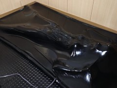 【latex】着ぐるみバキュームベッド拘束【個人撮影】 - Screenshot 5 of 16 - Vacuum Bed