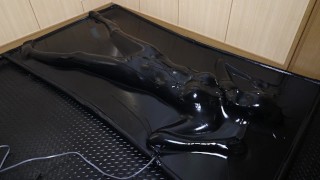 Latex 着ぐるみバキュームベッド拘束 個人撮影