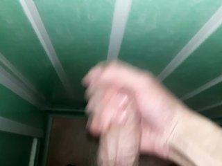 Young guy masturbates sweetly in the toilet!