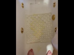 Piss in the bath tub 