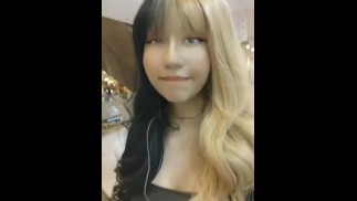 用我多汁的大脸颊挤你的鸡巴