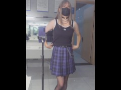 伪娘 // 公厕露出玩飞机杯，结果秒射 - Screenshot 2 of 16 - Masturbate