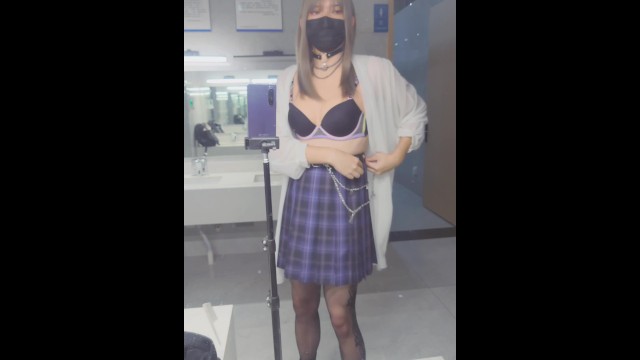 伪娘 // 公厕露出玩飞机杯，结果秒射