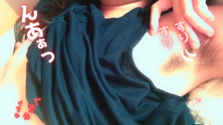 Угадайте, что она сейчас делает? Японский любитель с волосатыми подмышками [домашнее].