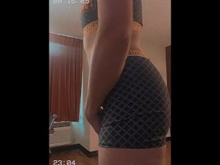 Moi Exhibant Ma Petite Booty