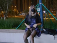 伪娘 // 黑丝烧鸡路边脱衣自慰 - Screenshot 3 of 16 - Public