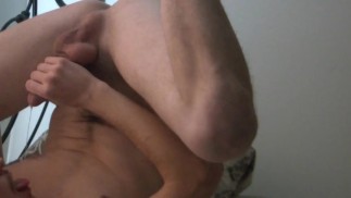 Несколько ОГРОМНЫХ камшотов в СОБСТВЕННОМ РТУ! Пробуя на вкус свою собственную сперму!