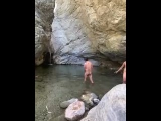 Naked En El Río.