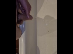Evening peeing to bathtub in the bathroom before I go to bed. / Man pissing to the bathtub | 4K