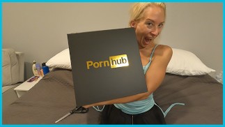 Распаковка моей коробки Pornhub 25K Subscriber Swag Box