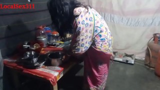 Vrouw seks met keuken (officiële video door LocalSex311)