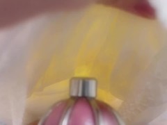 男の娘、貞操帯つけてオムツにおしっこ - Screenshot 13 of 16 - おしっこ