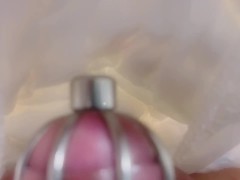 男の娘、貞操帯つけてオムツにおしっこ - Screenshot 4 of 16 - Japanese