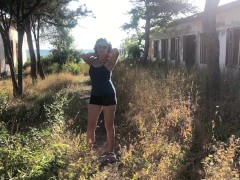 Video Outdoor handjob in abandoned resort houses near the Sea