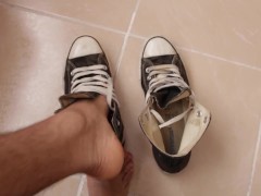 CUM IN MY CONVERSE