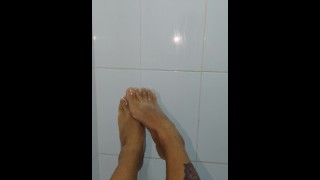 Je me douche les pieds avant de me coucher