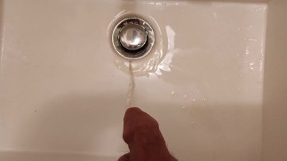 在工作中水槽漏水