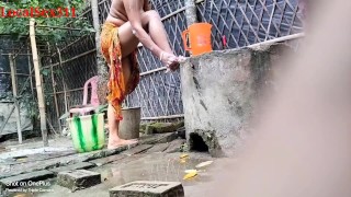 インドのxxx妻屋外クソ(LocalSex311による公式ビデオ)