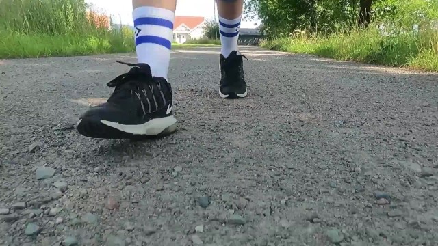 Пешие прогулки и потливость ног | Эти носки продаются