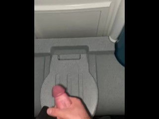 Masturbation Dans Les Toilettes Publiques Sur La Fête