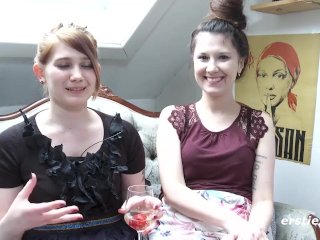 Ersties: Studentinfesselt und verwöhnt Freundin