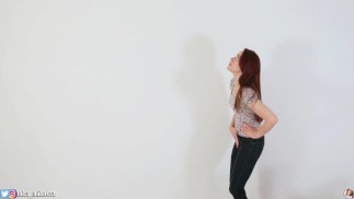 Поощрение мочи в трусиках (джинсовые джинсы, излом)