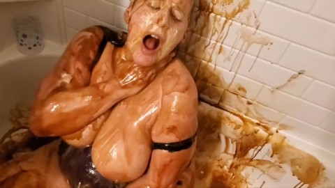 WAM Sploshing MILF sucrée collante avec crème anglaise, sirop de chocolat, mélasses Stacey38G