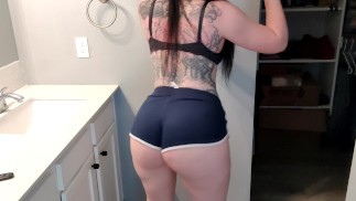 Thick bitch grinding, picturing your dick