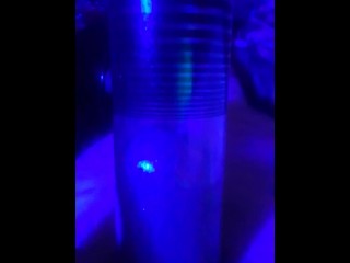 Bombeo De Bolas Bajo Luz Azul