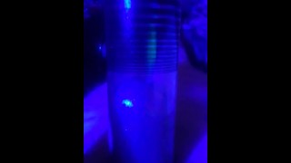 pompage de boule sous la lumière bleue