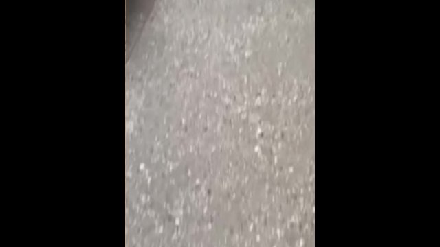 Парень дрочит в школе