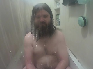 おじさんは今シャワーを固定しました、それは1つを取る時間です